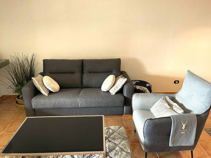 Apartamento entero, Vivienda Renovada con Gran Terraza, Vistas a la Montaña, Piscina y Wi-Fi in Jaca, Pirineo Aragonés
