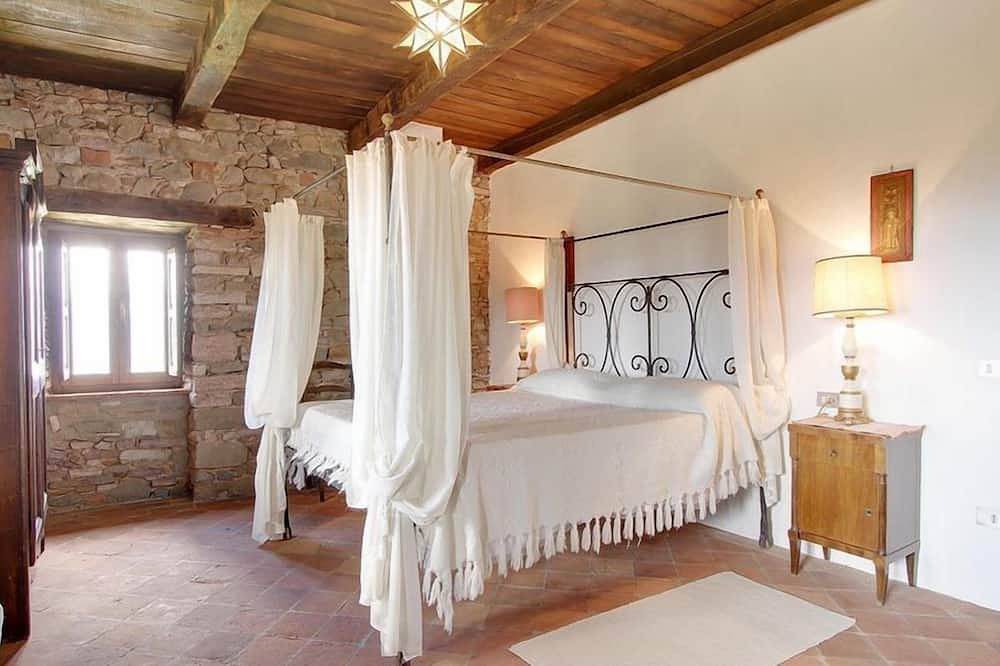 Historic 16th-century Tuscan villa with private pool and panoramic mountain view in Villa Collemandina, Garfagnana