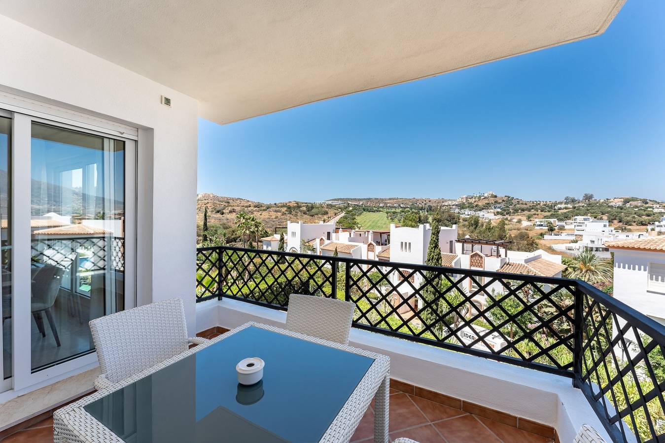 Entire apartment, Apartment 'Los Iris' with Mountain View, Wi-Fi and Air Conditioning in Mijas Costa, Mijas