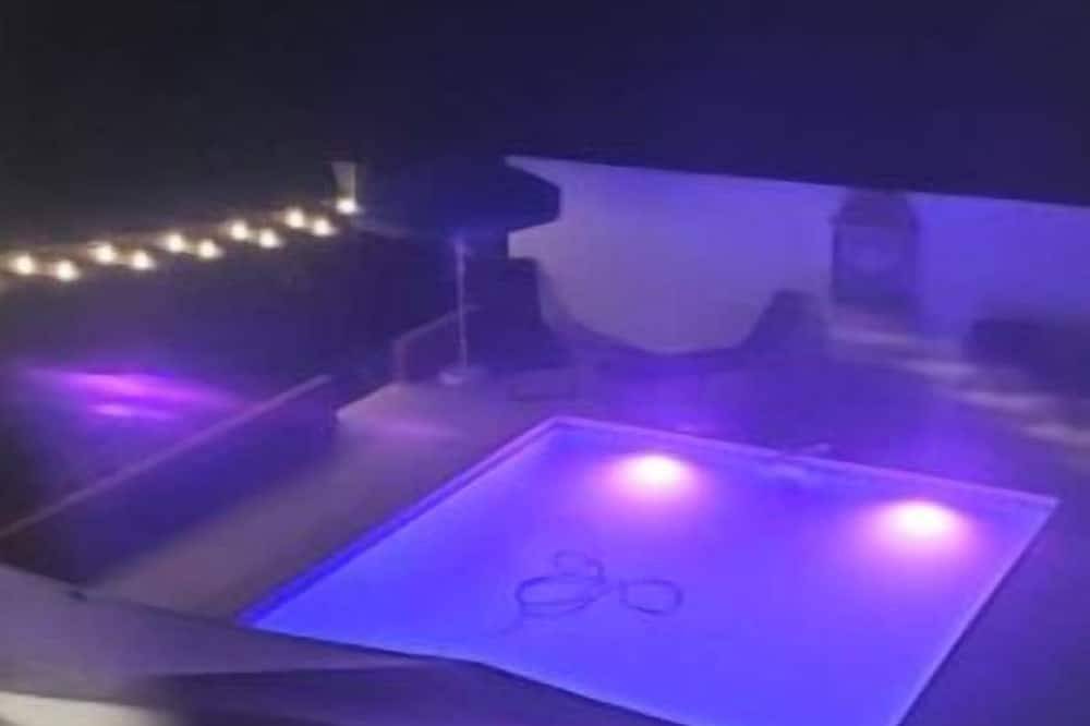 Loft in the villa, swimming pool, parking, enclosed garden. in Chiva, Provincia de Valencia