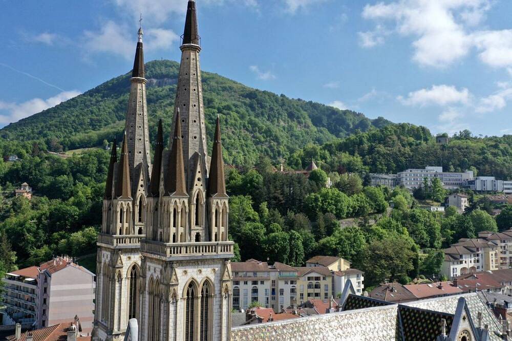 Apartamento entero, Soothing 3-bedroom apartment with Wifi in charming Voiron in Voiron, Isère