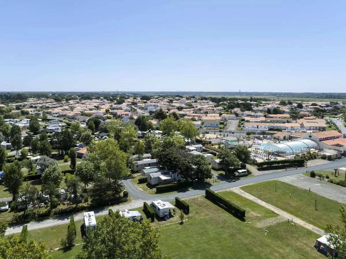 C- Mobil-home Caraïbes - 2 chambres 6 personnes in Givrand, Vallée de la Loire