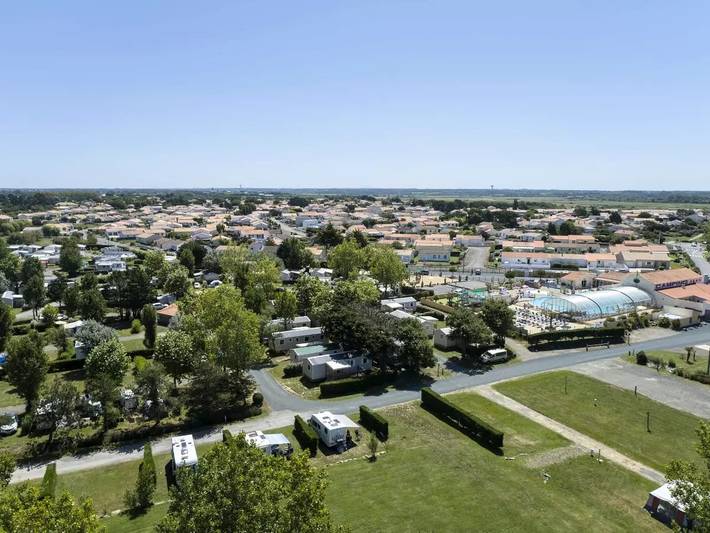 Mobil home pour 6 personnes, avec piscine et terrasse à Givrand - 3
