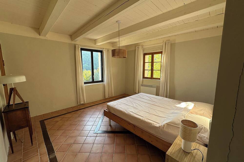 Beautiful sheepfold in a natural setting in Séguret, Vaucluse