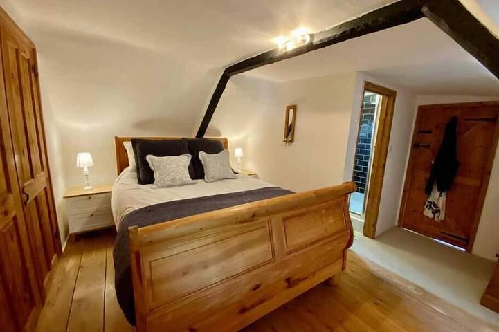 Großes 5-Zimmer Reetdachhaus - Top Lage! in Dorset
