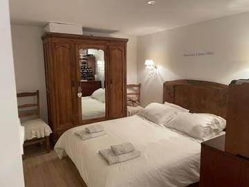 Chambre d’hôte pour 2 personnes, avec terrasse et piscine ainsi que jardin et vue à Ayguesvives