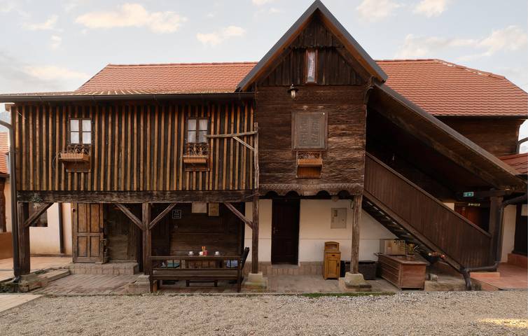 Reizende Ferienwohnung mit Pool in der Nähe der Save – WLAN, Terrasse und Parkplatz in Sisak-Moslavina