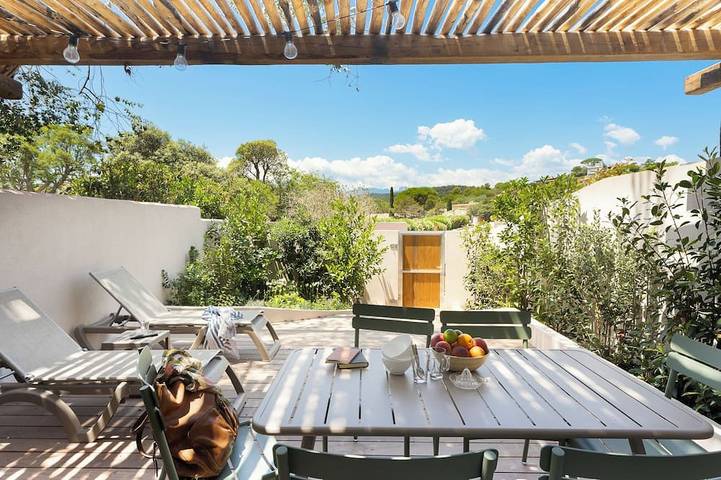 Villa pour 6 personnes, avec terrasse et piscine dans Santa Giulia
