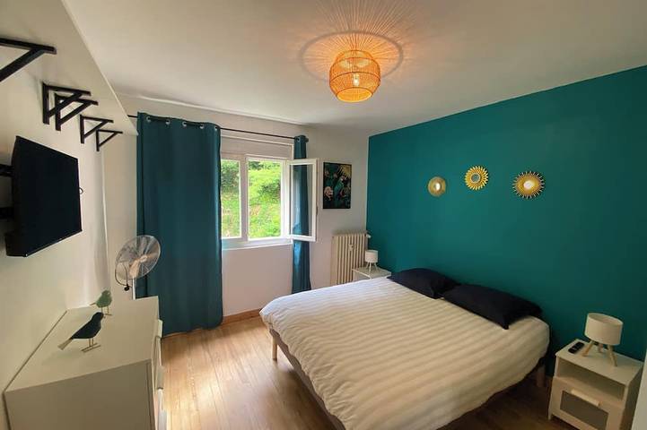 Appartement entier, Appartement 2 chambres Vals les bains avec balcon à 5 minutes des thermes in Vals-les-Bains, Parc naturel régional des Monts d'Ardèche