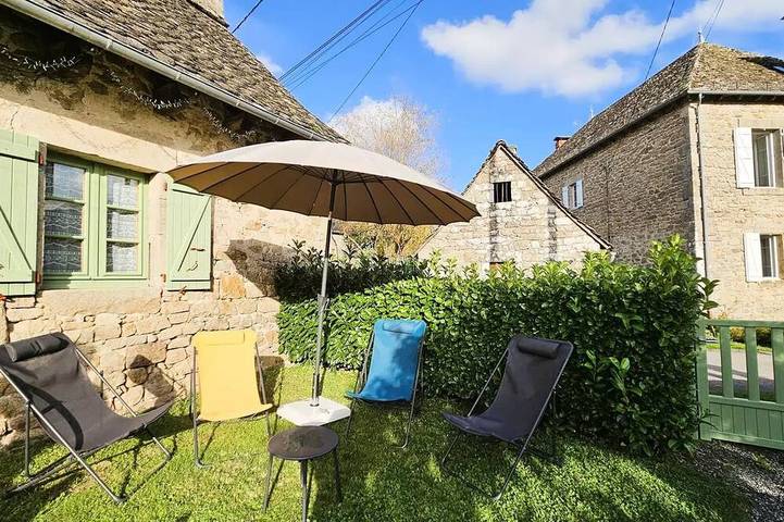 Location de vacances pour 2 personnes, avec terrasse dans Darazac