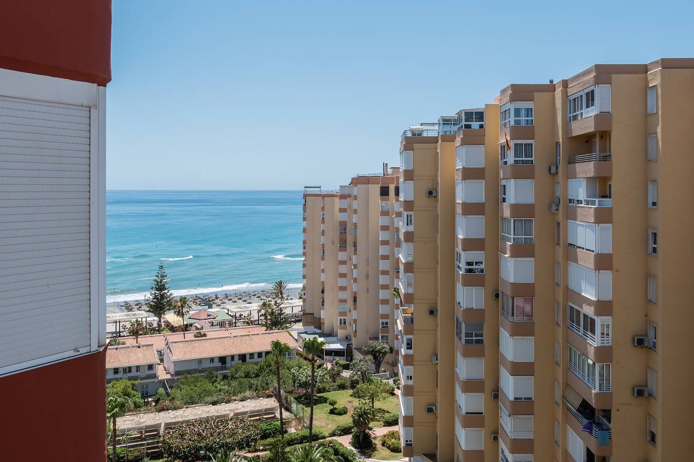 Apartamento entero, Apartamento 'Bloque 78' con vistas al mar, piscina compartida y Wi-Fi in Torrox Costa, Torrox