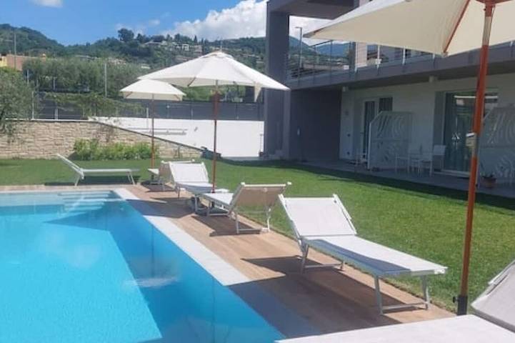 Holiday rental for 4 people, with Terrace and Garden as well as Pool in Garda