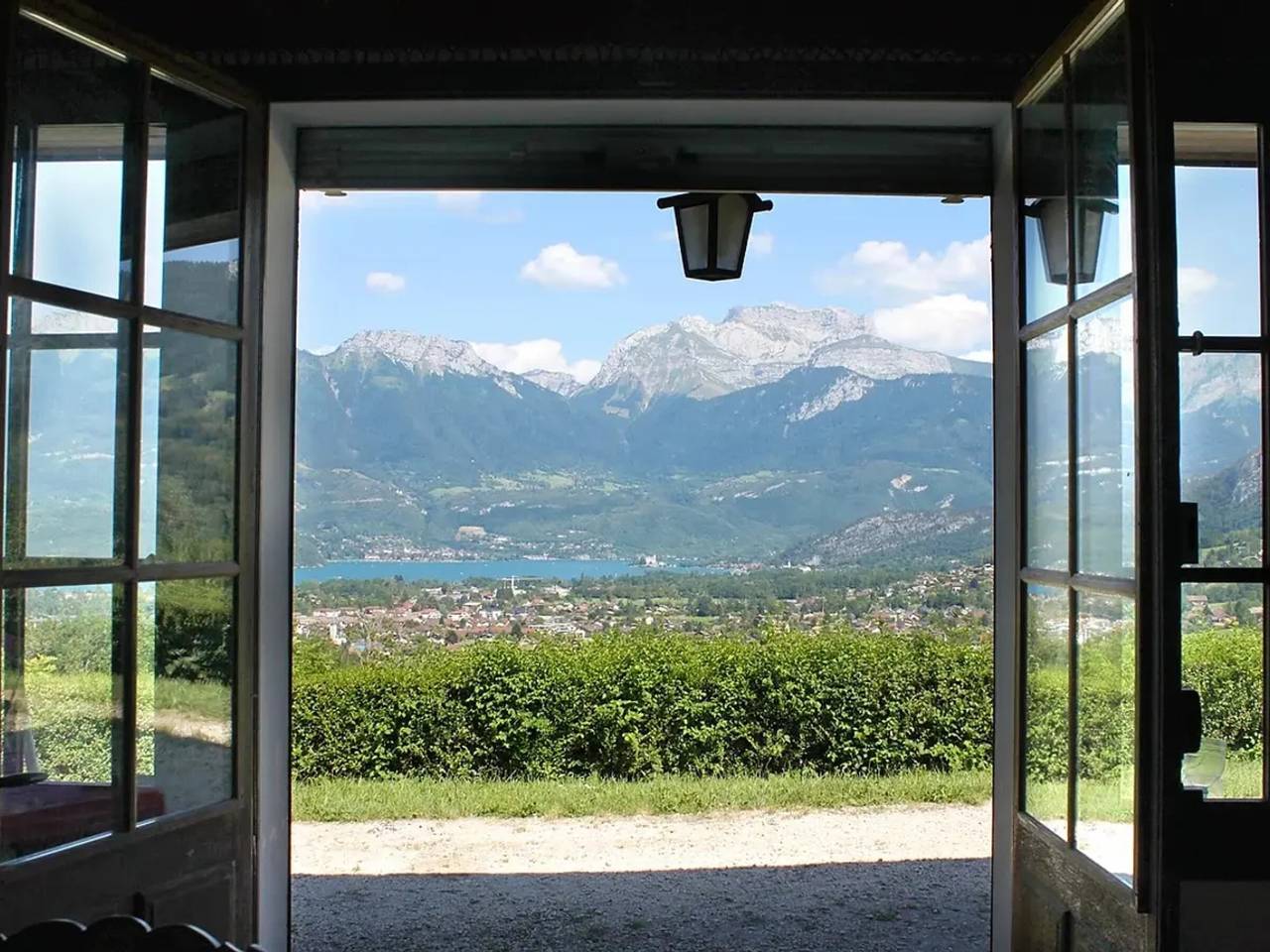 Chalet "Des Bruyères" avec vue sur le lac, terrasse privée et Wi-Fi in Saint-Jorioz, Parc naturel régional du Massif des Bauges