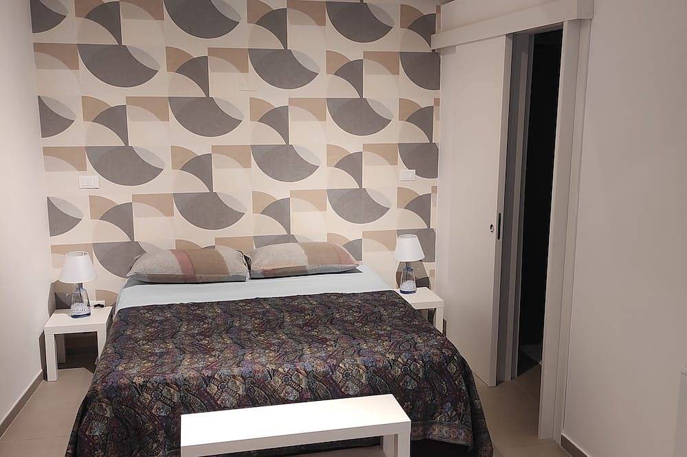 Room with private bathroom in the heart of Barletta's historic center in Barletta, Barletta-Andria-Trani