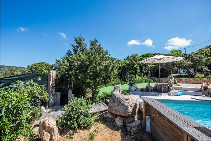 Agriturismo per 4 persone, con terrazza e piscina in Arzachena