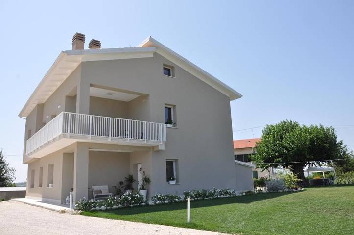 B&b per 3 persone, con Terrazza e Giardino nonché Panorama a Camerano