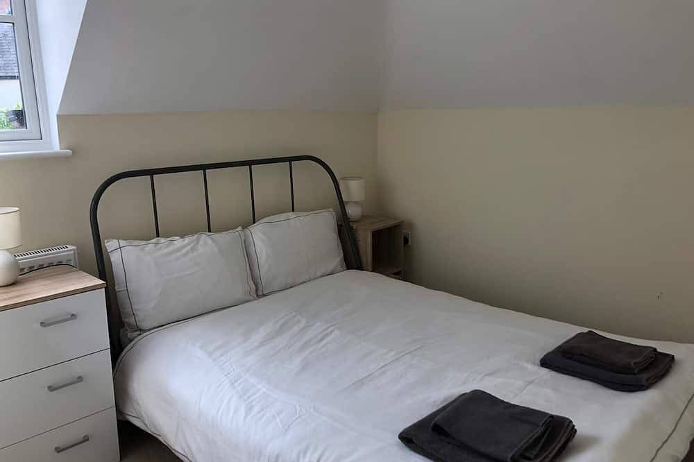 Cosy Eco cottage Cirencester,Capital of the Cotswolds,bibury close pet frendly in Cirencester, Gloucestershire