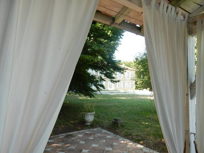 Chambre d’hôte pour 3 personnes, avec Terrasse et Jacuzzi ainsi que Jardin et Piscine