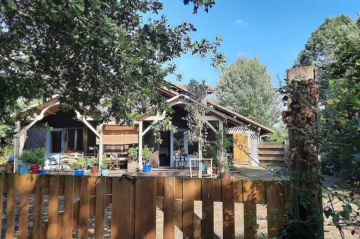 Location de vacances pour 6 personnes, avec terrasse et jardin à Taller