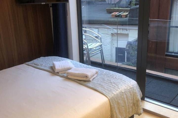 Bed and breakfast for 2 people in London