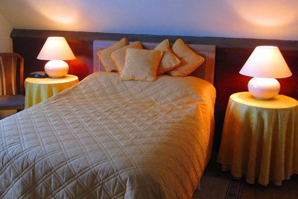 Chambre d'hôtes pour familles près de Limoges avec piscine in Châteauneuf-la-Forêt, Région de Limoges