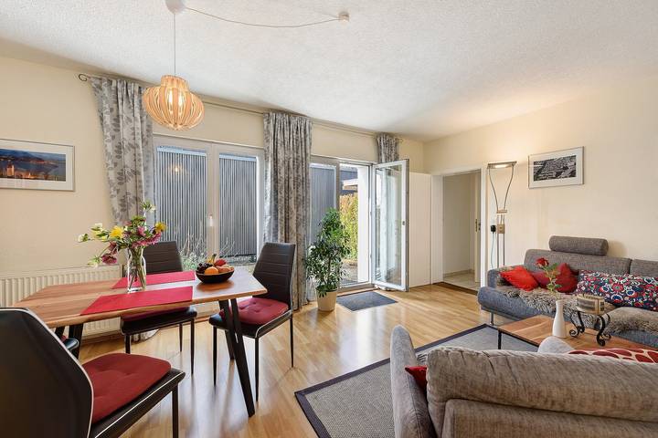 Entire apartment, Holiday Apartment “Rosenrot” on Lake Constance with Wi-Fi & Terrace in Überlingen, Region Bodensee-Oberschwaben