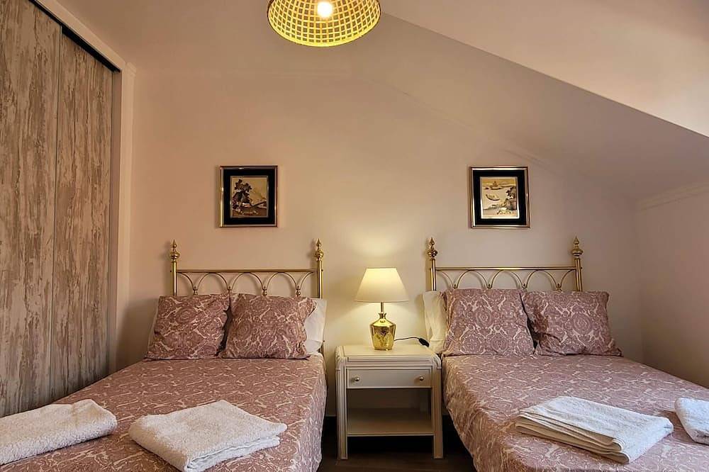 Entire apartment, V5 Casa Castillo Vut 2ª floor by Naturadrada in La Adrada, Ávila Region