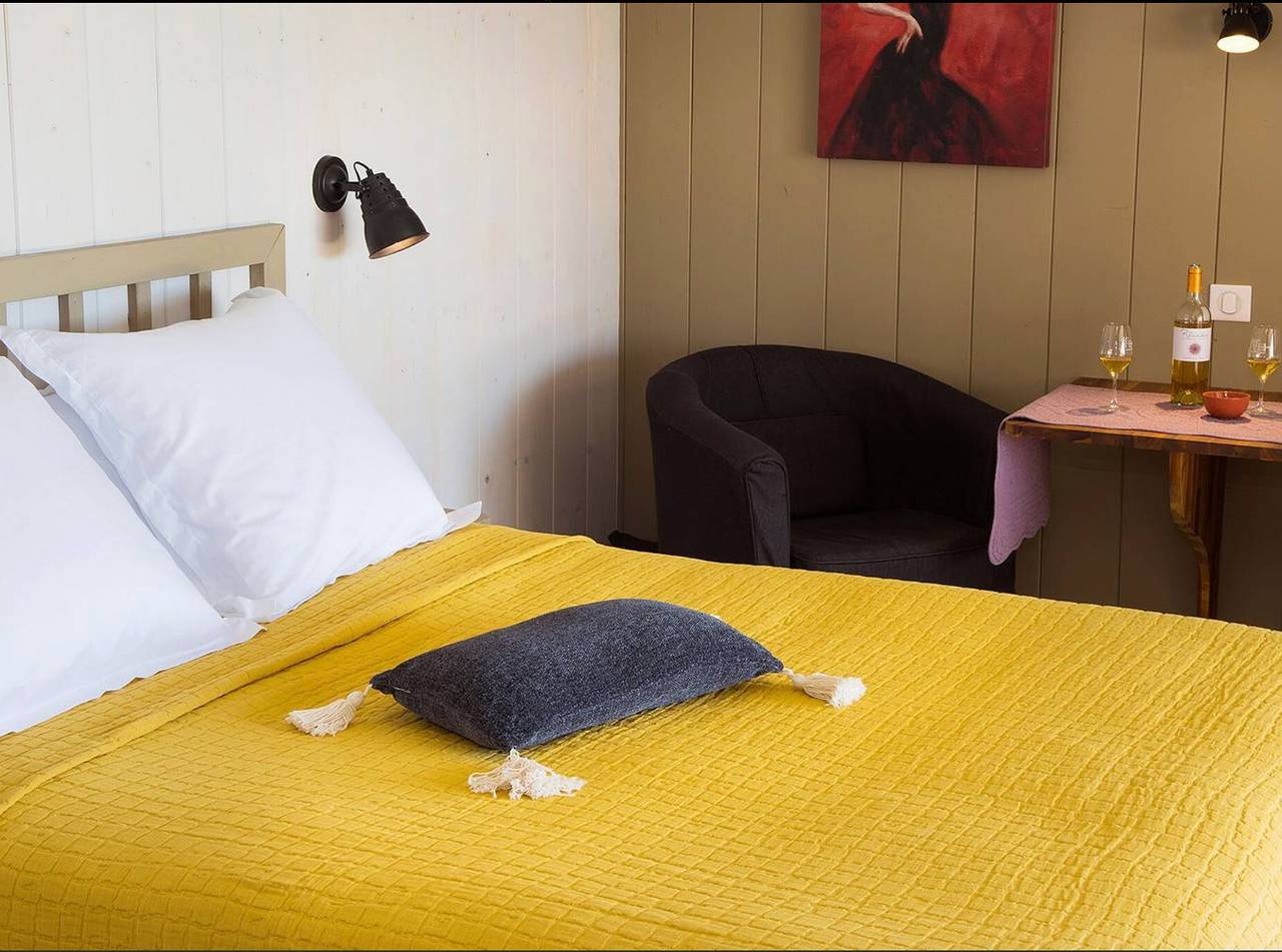 Chambre d’hôte indépendante avec piscine partagée, terrasse privée et Wi-Fi in Monbazillac, Périgord Pourpre