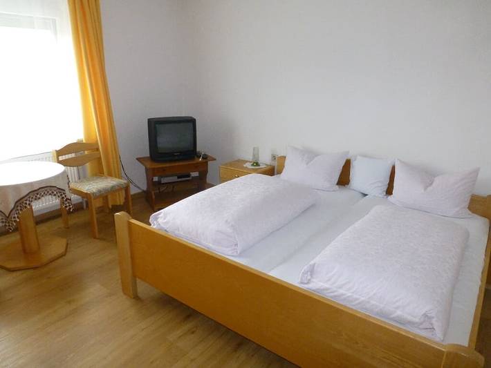 Landgasthof "Altes Haus" - Dreibettzimmer in Waldmünchen, Ostbayern