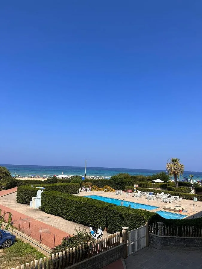 Apartamento de vacaciones para 4 personas, con piscina además de balcón y vistas - 1