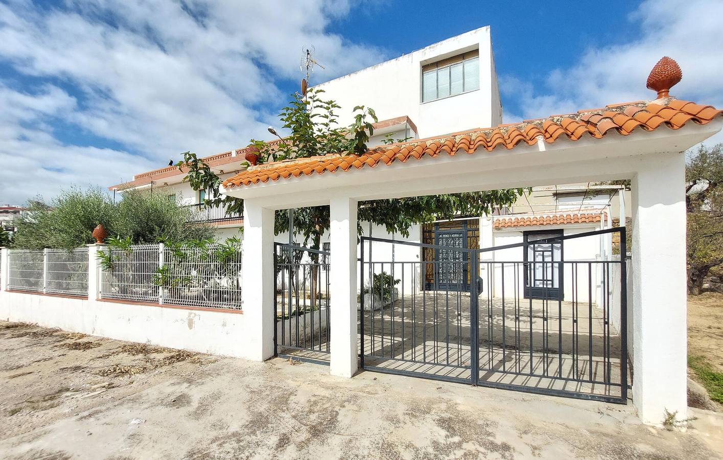 Cozy Apartment with Parking and Garden 300m from Traiguera Center in Traiguera, Castellón Province