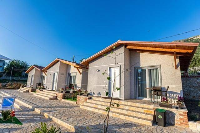 Apartment with Mountain View in Orikum, Vlorë
