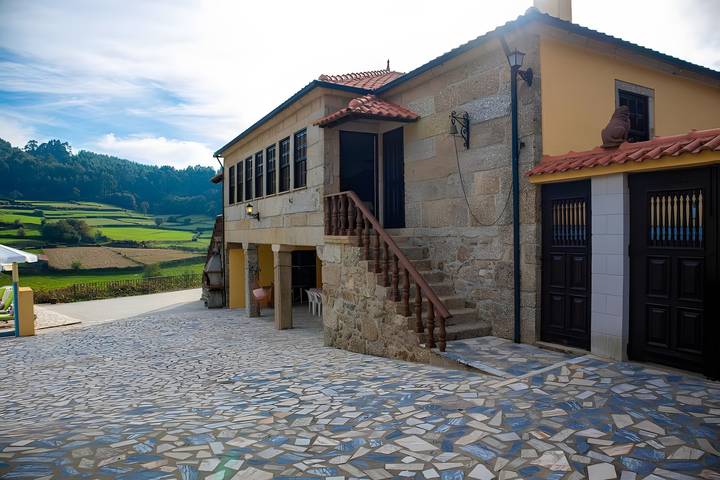 Villa 'Casa Dos Leões' with Mountain View, Private Pool and Wi-Fi in Labrujó, Rendufe e Vilar do Monte, Viana do Castelo District
