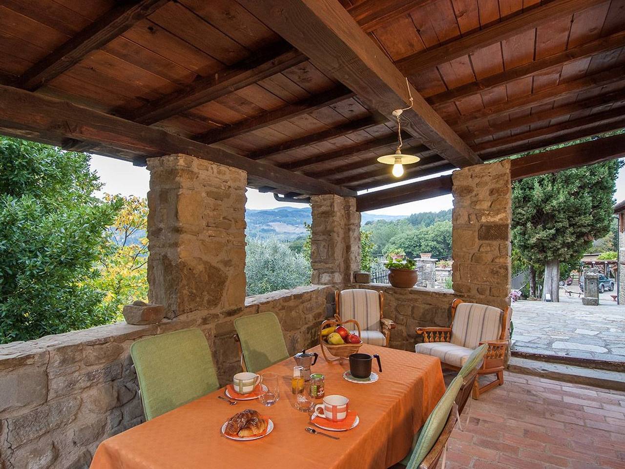 Lindenhaussiedlung mit Gemeinschaftspool in Pratovecchio, Pratovecchio Stia