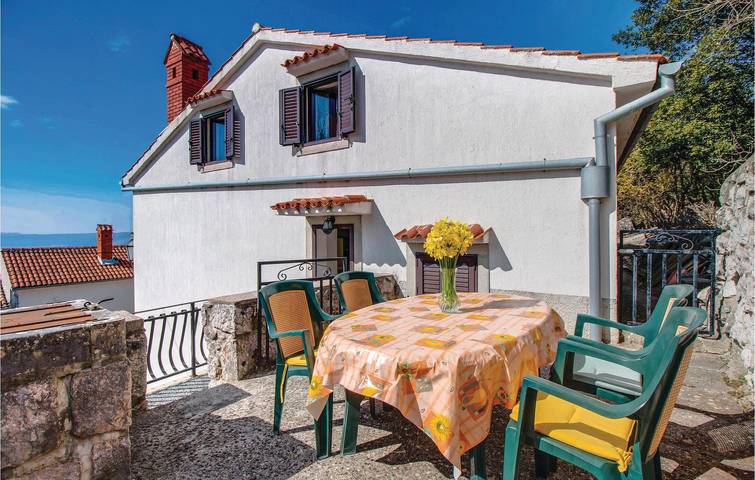 Gemütliche Ferienwohnung mit Meerblick, Terrasse und Parkplatz, 1000 m von der Küste entfernt in Cres Stadt, Cres