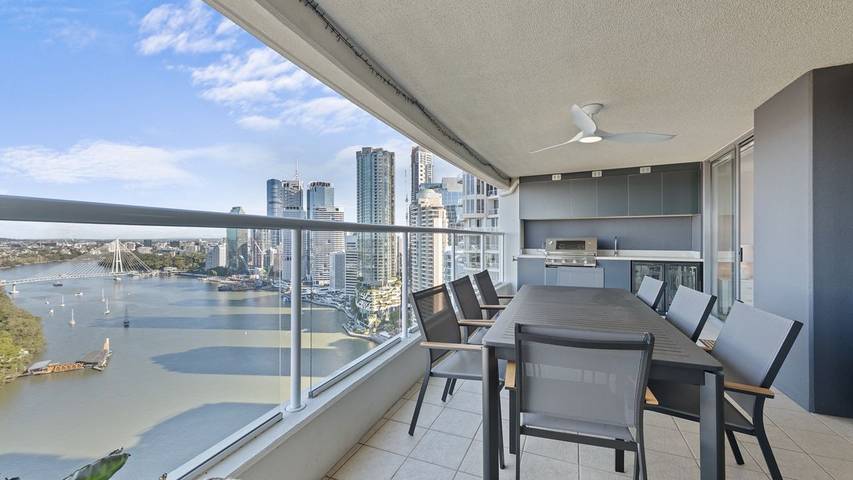 Holiday letting for 4 people, with sauna and balcony/terrace as well as pool in Brisbane