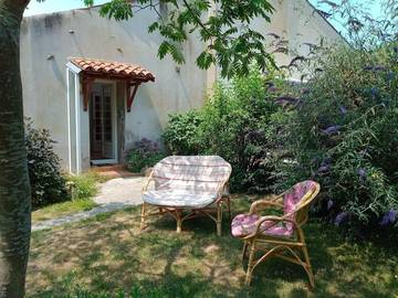 Gîte pour 6 personnes, avec jardin, adapté aux familles à Landeronde