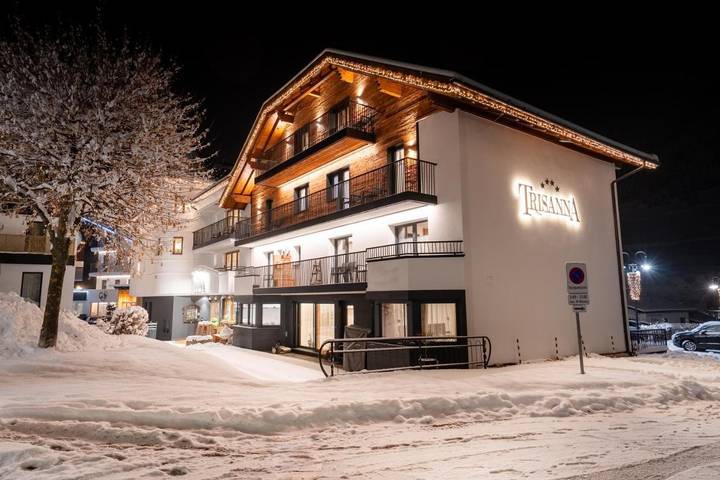 B&B für 3 Personen, mit Balkon und Terrasse sowie Sauna und Ausblick in Ischgl