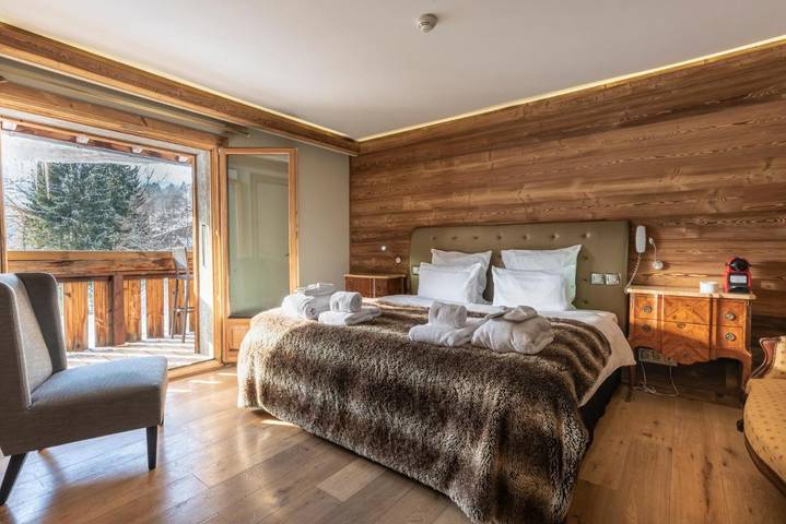 Hôtel pour 4 personnes, avec terrasse ainsi que jacuzzi et sauna, animaux acceptés