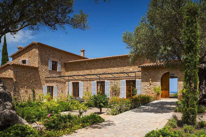 Villa für 8 Personen, mit Balkon und Garten - 1