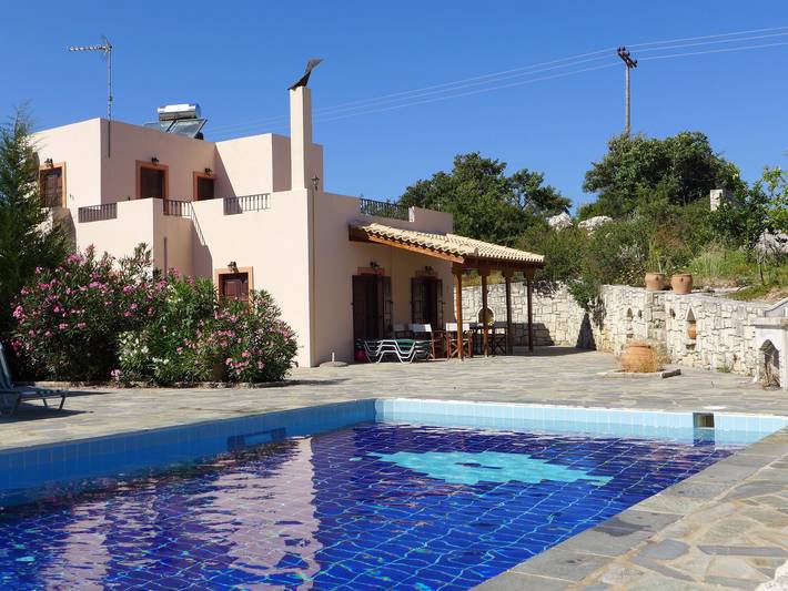 Ferienhaus für 6 Personen, mit Balkon und Terrasse sowie Garten und Pool in Rethymno und Umgebung