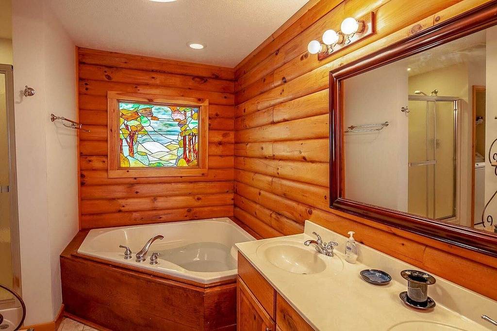 3Br / 3. 5Ba Authentic Mountain Home mit herrlicher Aussicht, Whirlpool in Master Suite, Spiel- und Spielzimmer, angebaute Garage, in der Nähe von Skilaufen! in Blue Ridge Parkway, Caldwell County