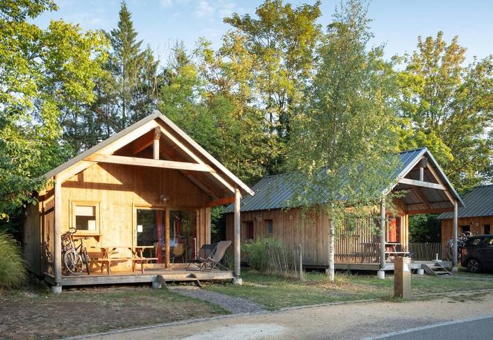 Camping pour 4 personnes, avec Terrasse et Piscine