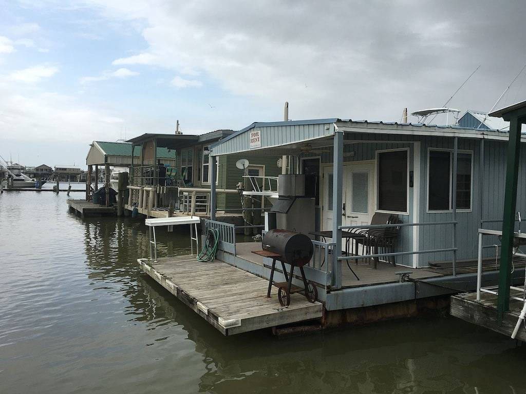 Hausboot liegt in Venedig Marina in Plaquemines Parish