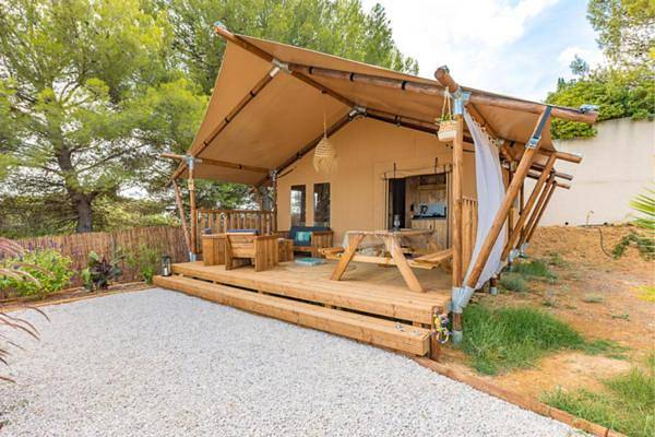 Location de vacances pour 4 personnes, avec jardin ainsi que terrasse et piscine, animaux acceptés à Saint-Thomé - 2