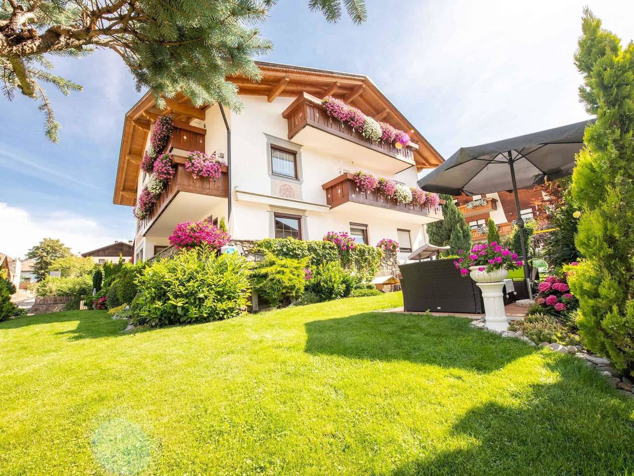 Ganze Ferienwohnung, Garni Appartements Almrausch in Burgeis, Mals