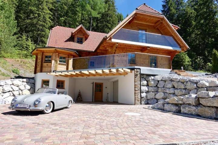 Ferienhaus für 7 Personen, mit Balkon und Whirlpool sowie Terrasse und Garten
