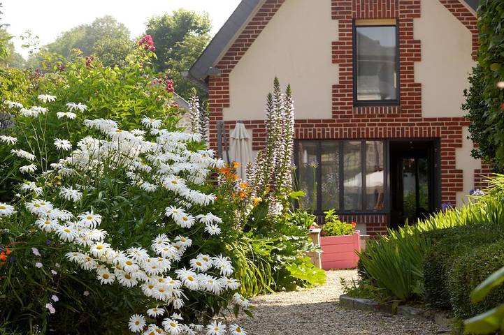Location de vacances pour 4 personnes, avec sauna ainsi que terrasse et jardin à Honfleur