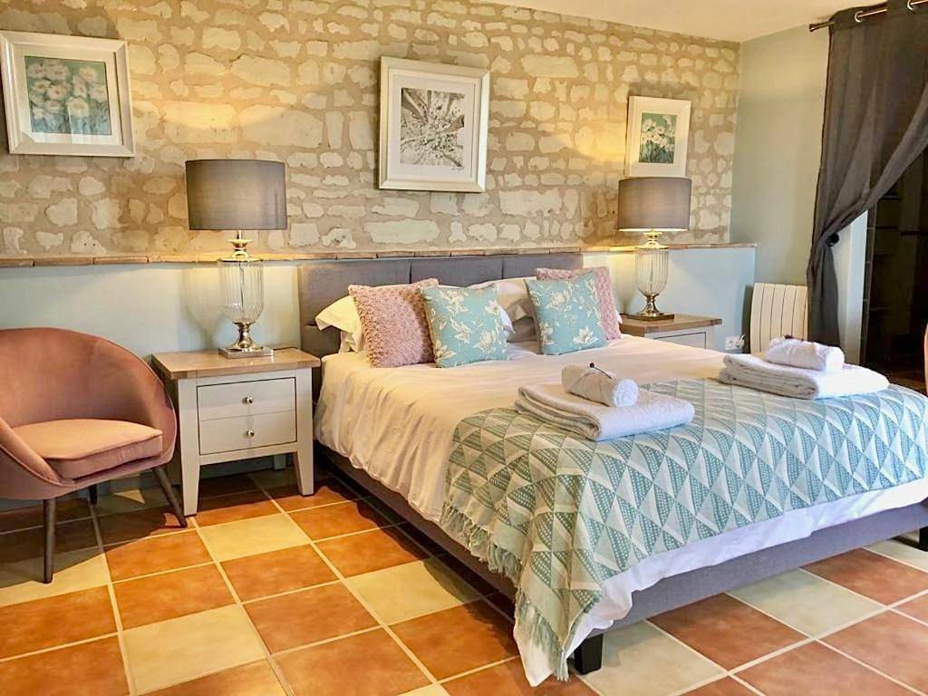 Deluxe Double Room in Ranton, Vienne (France)
