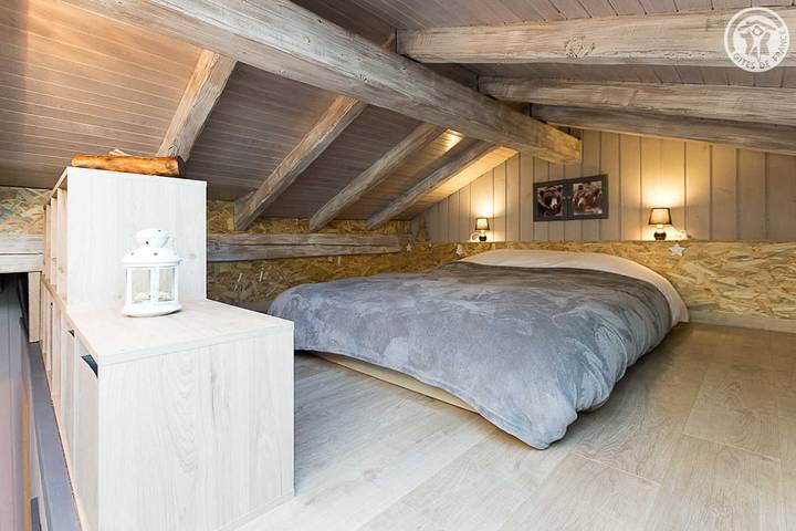 Gîte pour 10 personnes, avec jacuzzi et sauna ainsi que terrasse et jardin